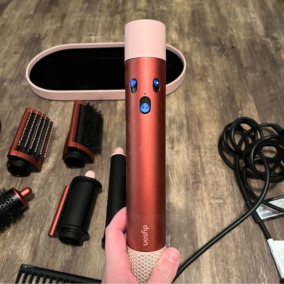 Authentic Dyson Airwrap Multi-Styler Strawberry Bronze gently used - Picture 11 of 16